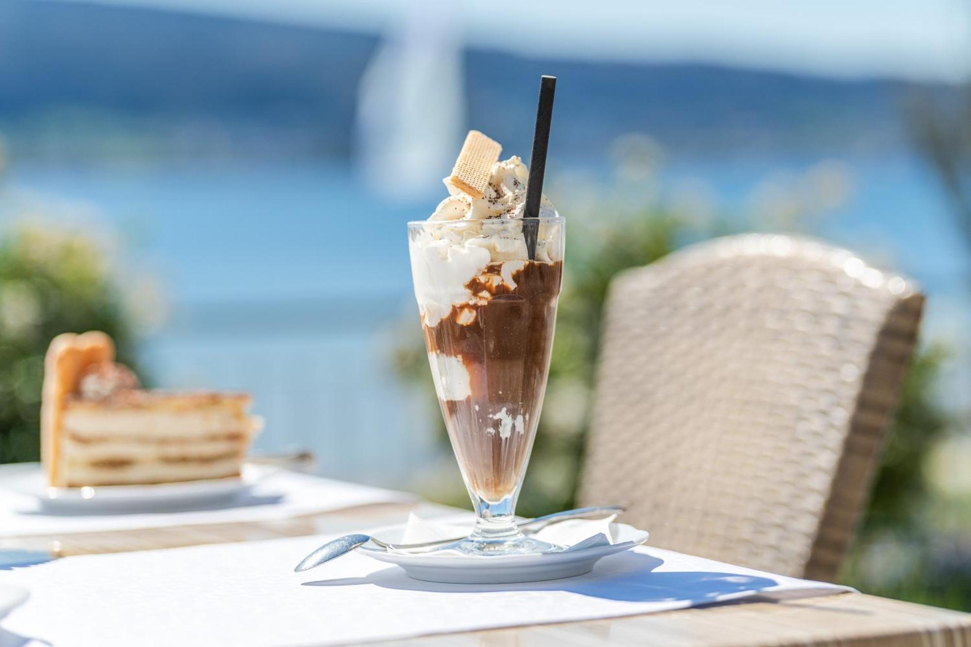 Strandhotel Loechnerhaus 라이헤나우 외부 사진