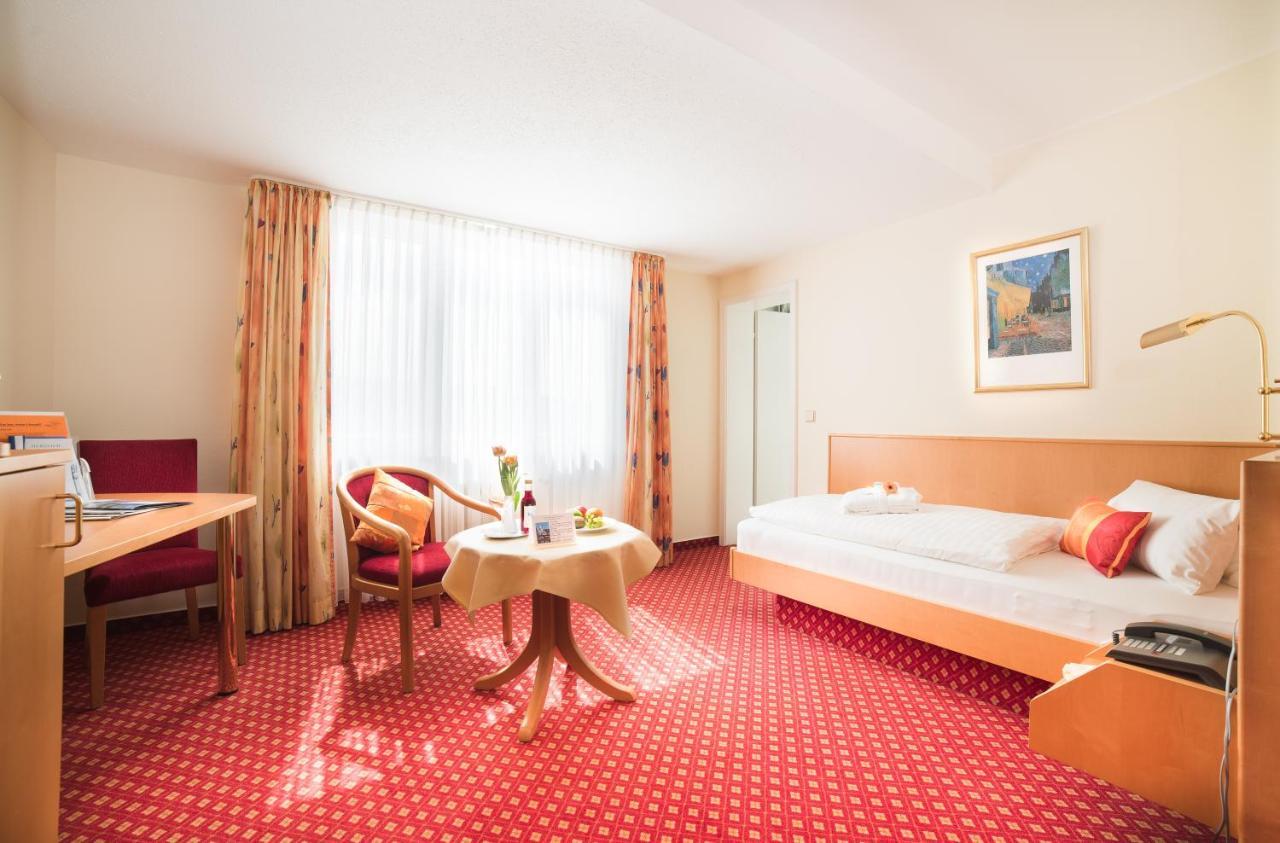 Strandhotel Loechnerhaus 라이헤나우 외부 사진